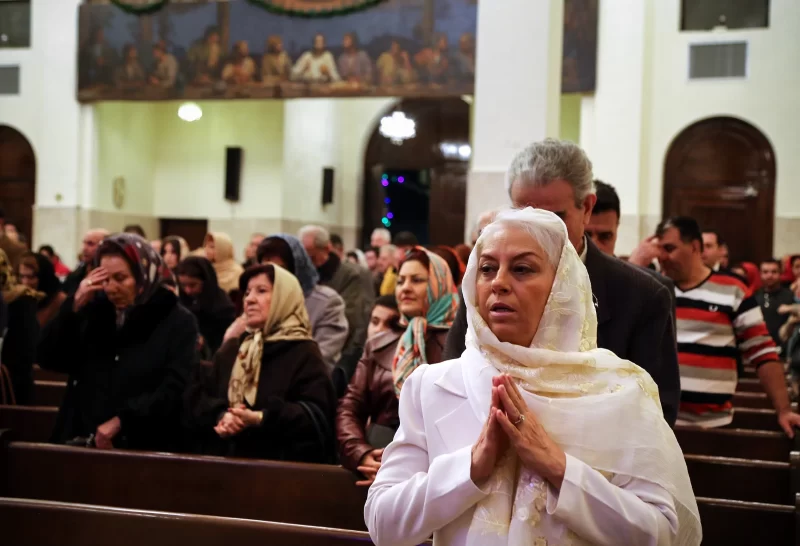 Creștinii din Iran traduc Biblia în limbile comunităților etnice locale