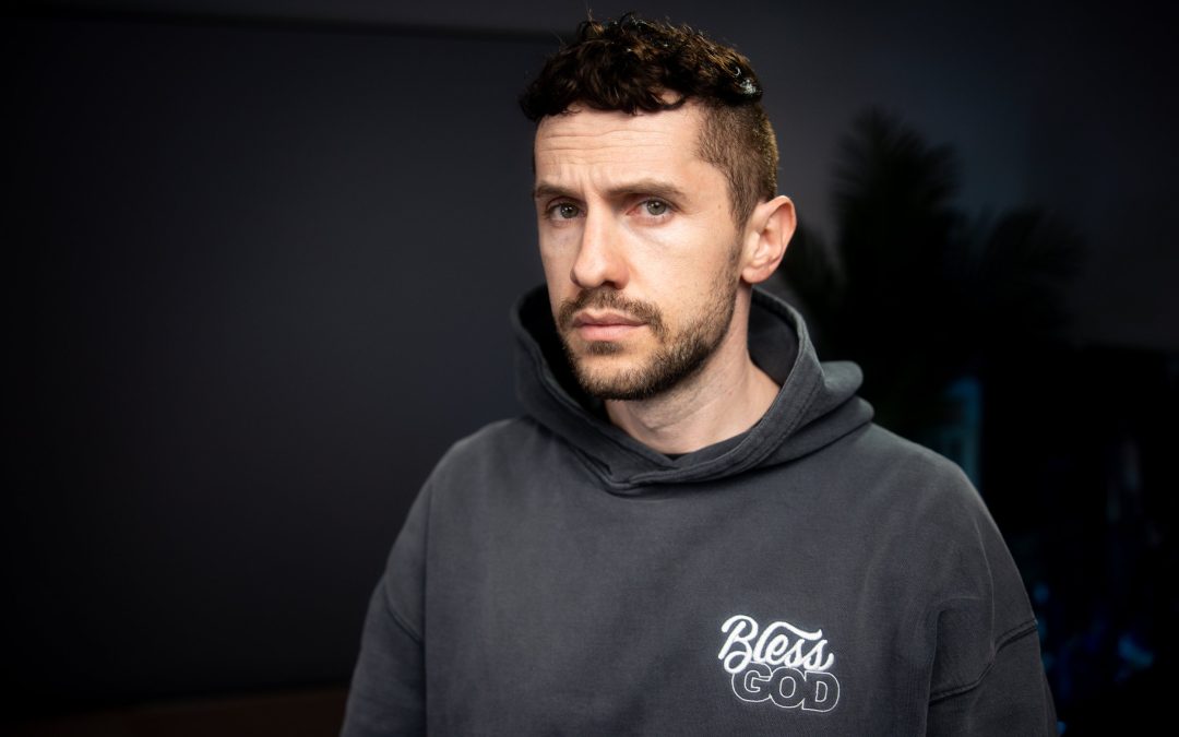 Un fost ateu a devenit influencer creștin și inspiră o nouă generație la credința în Hristos