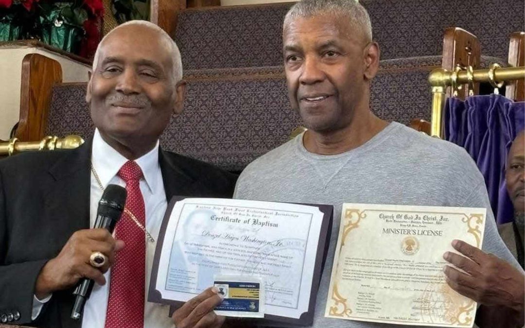 Denzel Washington s-a botezat în apă și a primit licență de predicator