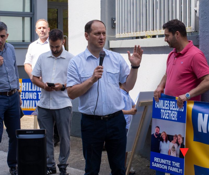 Protest pentru Susținerea Familiei Samson la ambasada Suediei din Dublin